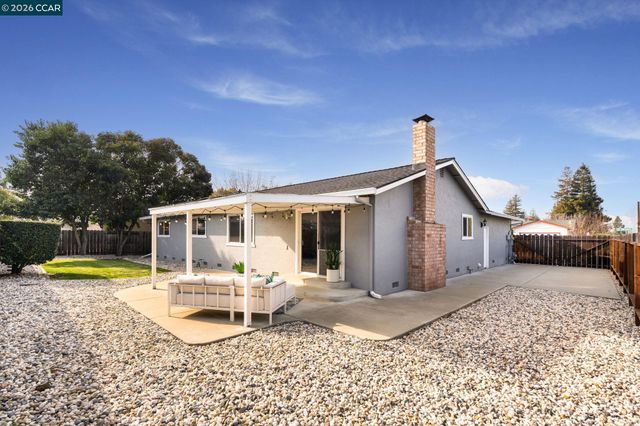 3916 Saint Michael Ct, Concord, CA 94519