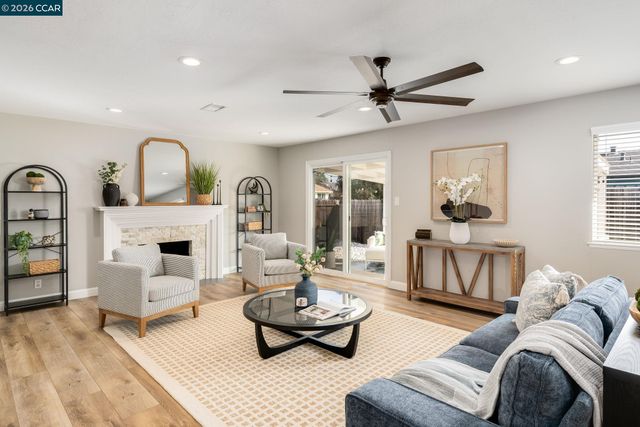 3916 Saint Michael Ct, Concord, CA 94519