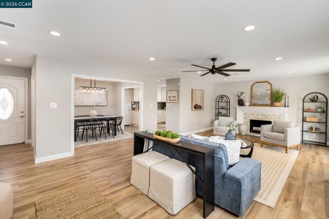 3916 Saint Michael Ct, Concord, CA 94519