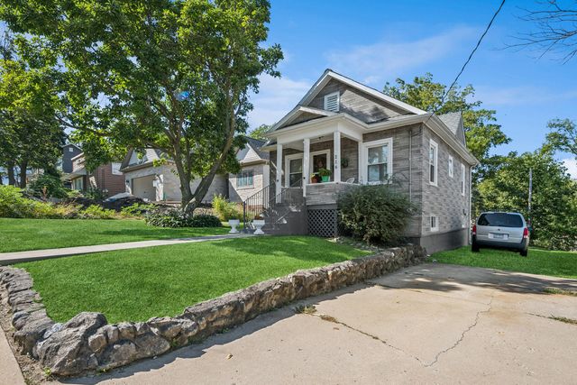 216 N Blanchard Street, Wheaton, IL 60187