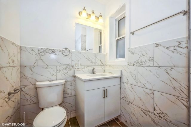 3329 S Oakley Avenue 1, Chicago, IL 60608