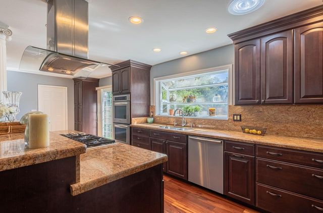 9390 Holly Oak Way, Salinas, CA 93907