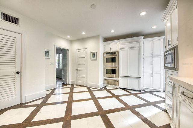 76 S WASHINGTON DRIVE, Sarasota, FL 34236