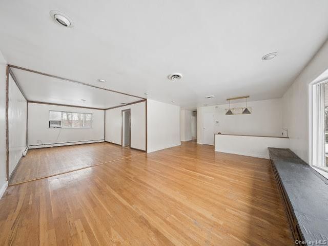 14 Jeffrey Lane, Great Neck, NY 11020