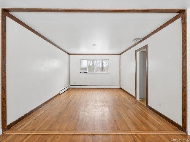 14 Jeffrey Lane, Great Neck, NY 11020