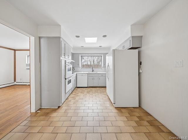 14 Jeffrey Lane, Great Neck, NY 11020