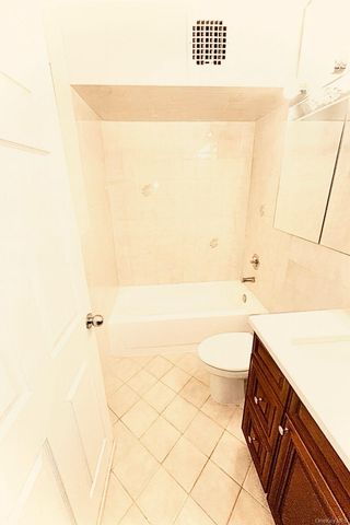 61-12 69th Street 2M, Middle Village, NY 11379