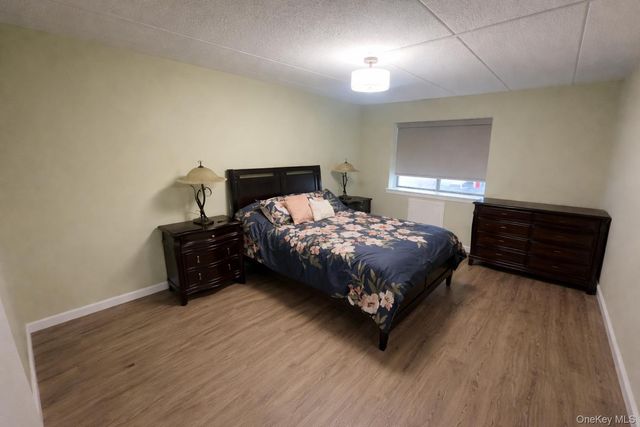 61-12 69th Street 2M, Middle Village, NY 11379