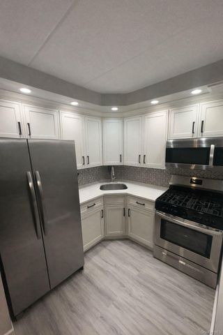 61-12 69th Street 2M, Middle Village, NY 11379