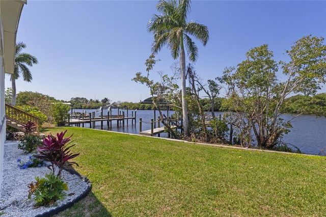 209 Sun CIR, Fort Myers, FL 33905