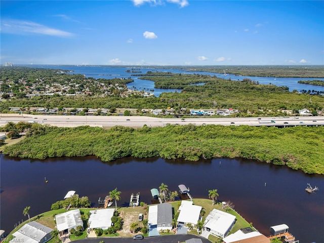 209 Sun CIR, Fort Myers, FL 33905