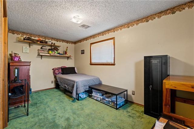 2508 W 8th Street, Coffeyville, KS 67337