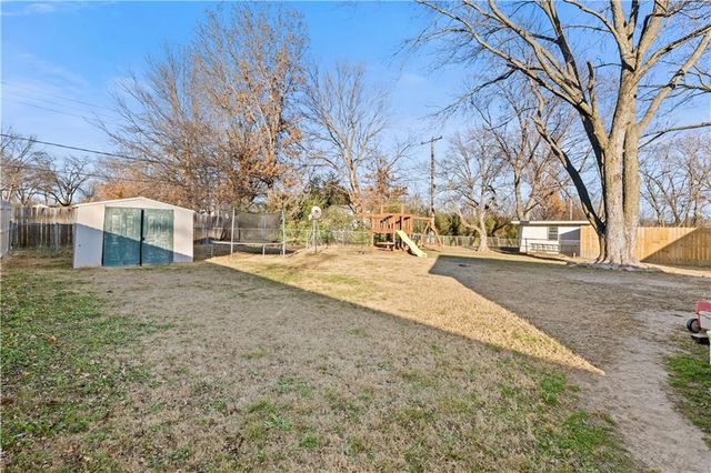 2508 W 8th Street, Coffeyville, KS 67337