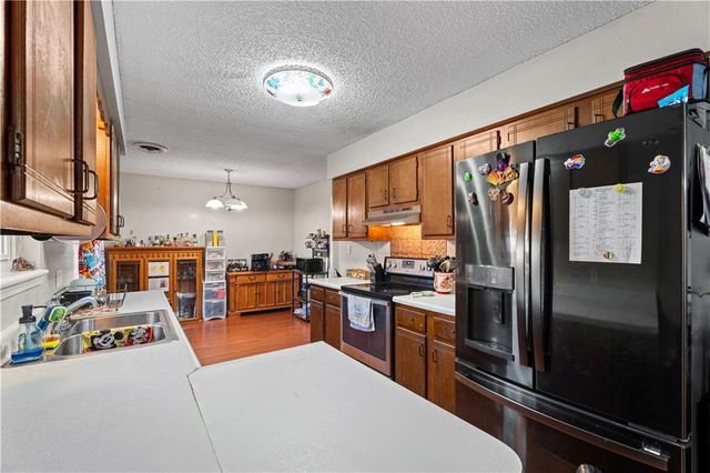 2508 W 8th Street, Coffeyville, KS 67337