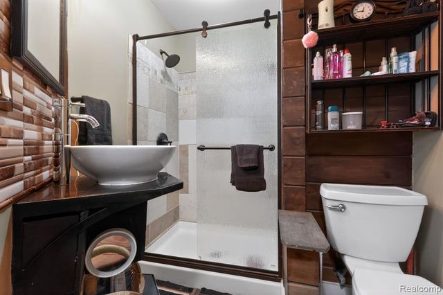 2465 Liter Road, Lake Orion, MI 48359