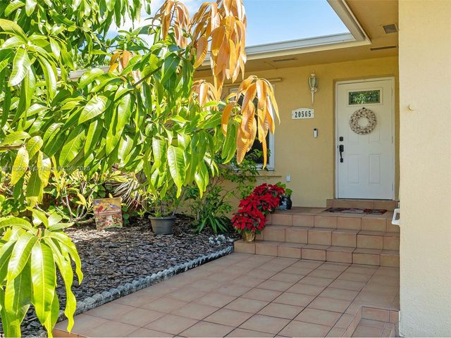 20565 SW 80th Pl, Cutler Bay, FL 33189