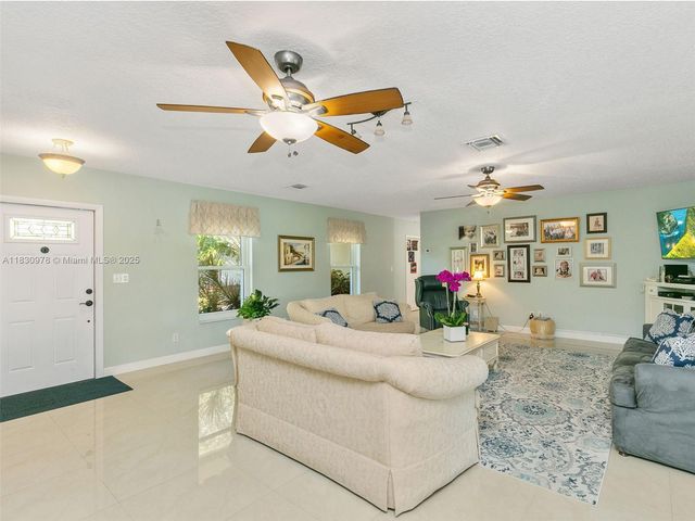 20565 SW 80th Pl, Cutler Bay, FL 33189