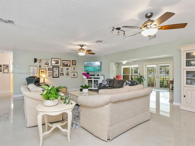 20565 SW 80th Pl, Cutler Bay, FL 33189