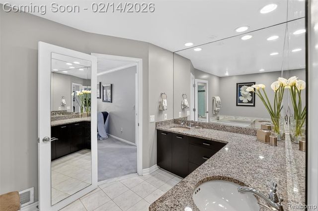 7328 Simsbury Drive, West Bloomfield, MI 48322