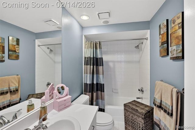 7328 Simsbury Drive, West Bloomfield, MI 48322