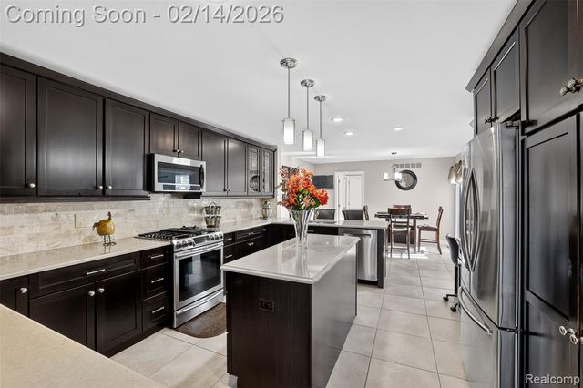 7328 Simsbury Drive, West Bloomfield, MI 48322