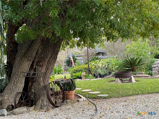 316 S Main Street, Seadrift, TX 77983