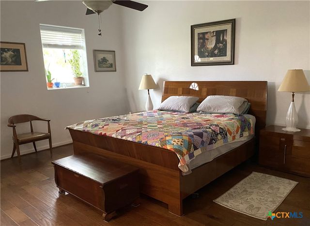 316 S Main Street, Seadrift, TX 77983