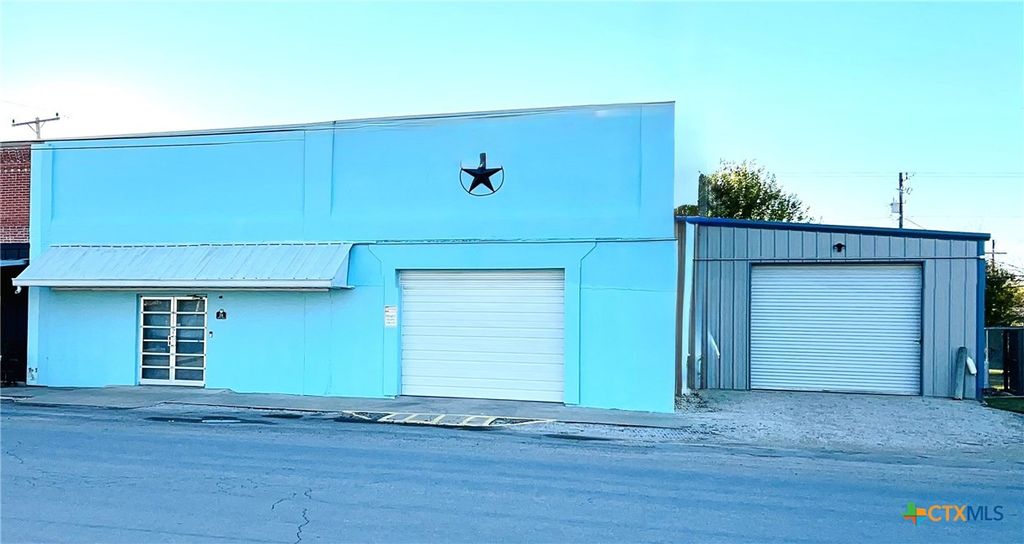 316 S Main Street, Seadrift, TX 77983