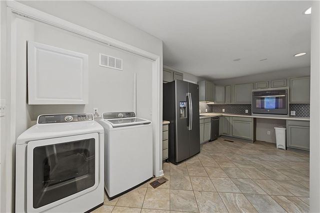 2327 Ben Hill Road, East Point, GA 30344