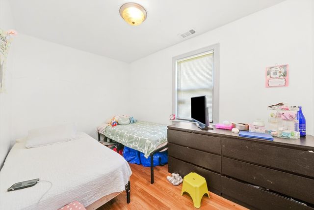 142 W Swann Street, Chicago, IL 60609