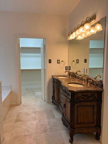 508 BRIAROAKS Drive, Lake Dallas, TX 75065