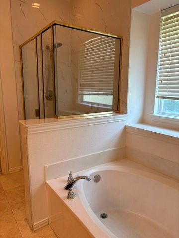 508 BRIAROAKS Drive, Lake Dallas, TX 75065