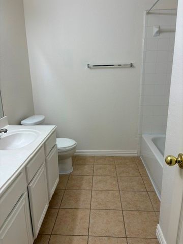 508 BRIAROAKS Drive, Lake Dallas, TX 75065