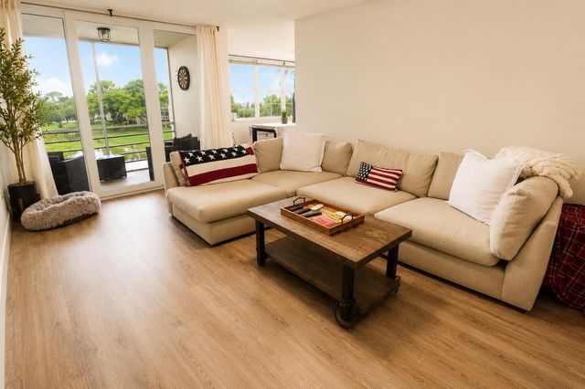 9491 Evergreen Place 307, Davie, FL 33324