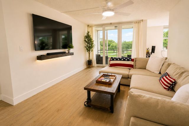 9491 Evergreen Place 307, Davie, FL 33324