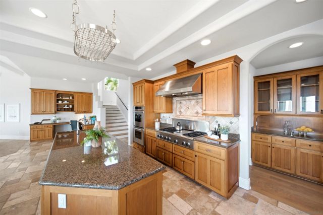 7149 Obelisco Cir, Carlsbad, CA 92009