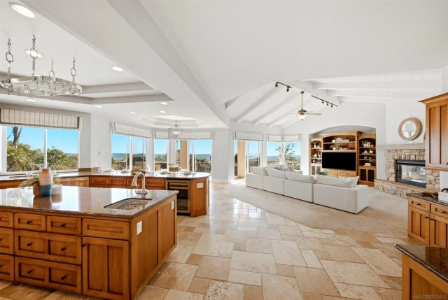7149 Obelisco Cir, Carlsbad, CA 92009
