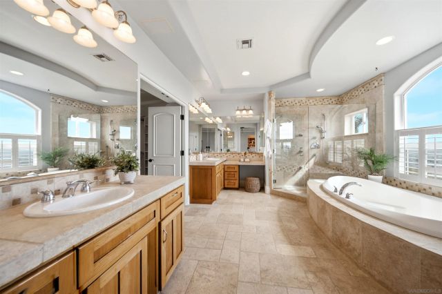 7149 Obelisco Cir, Carlsbad, CA 92009