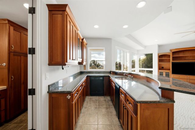 7149 Obelisco Cir, Carlsbad, CA 92009