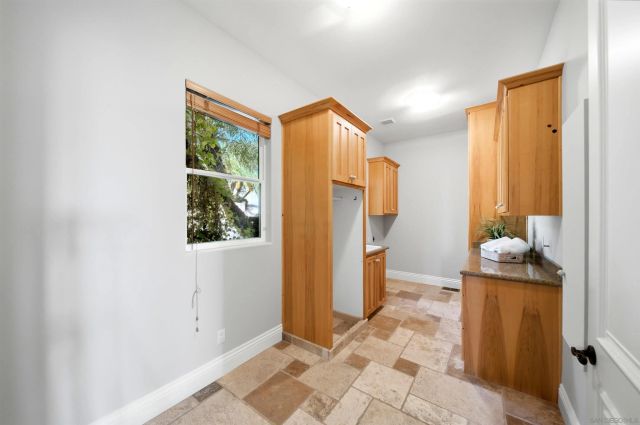 7149 Obelisco Cir, Carlsbad, CA 92009