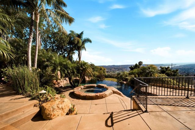 7149 Obelisco Cir, Carlsbad, CA 92009