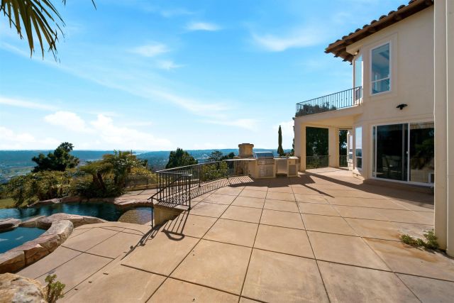 7149 Obelisco Cir, Carlsbad, CA 92009
