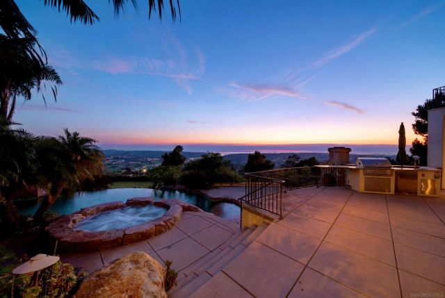 7149 Obelisco Cir, Carlsbad, CA 92009