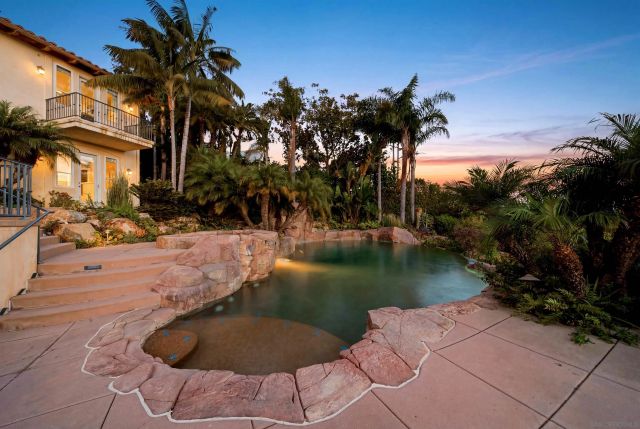 7149 Obelisco Cir, Carlsbad, CA 92009