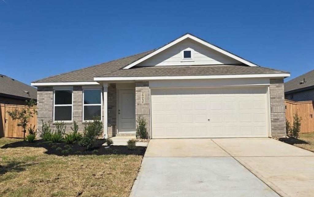 410 Emma Street, Angleton, TX 77515