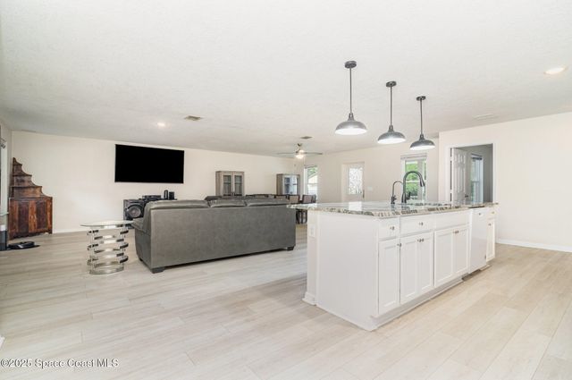 5651 Travis Street, Mims, FL 32754