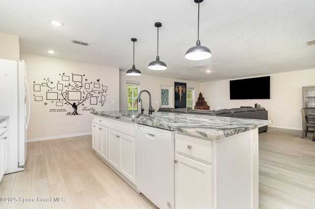 5651 Travis Street, Mims, FL 32754