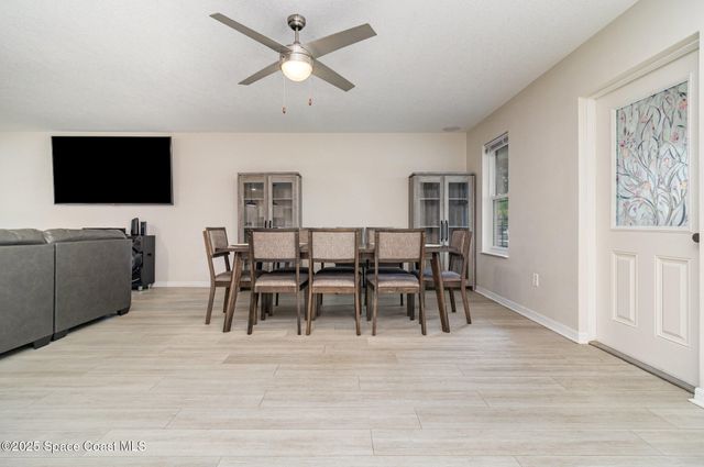 5651 Travis Street, Mims, FL 32754