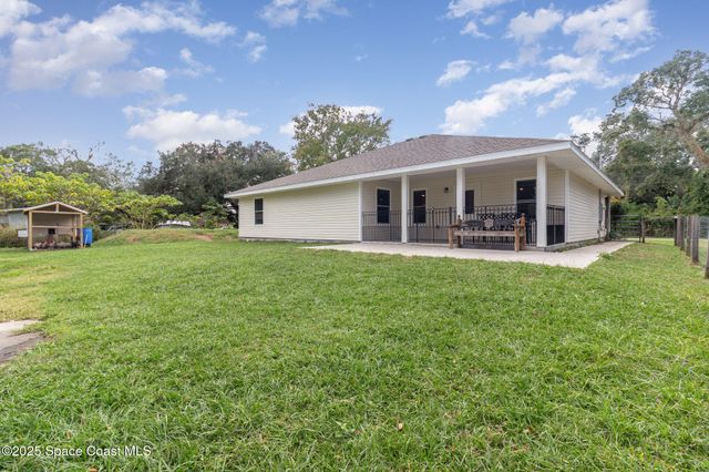 5651 Travis Street, Mims, FL 32754