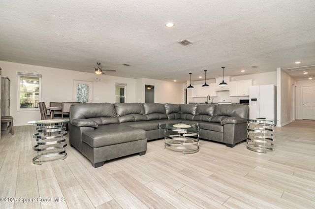 5651 Travis Street, Mims, FL 32754